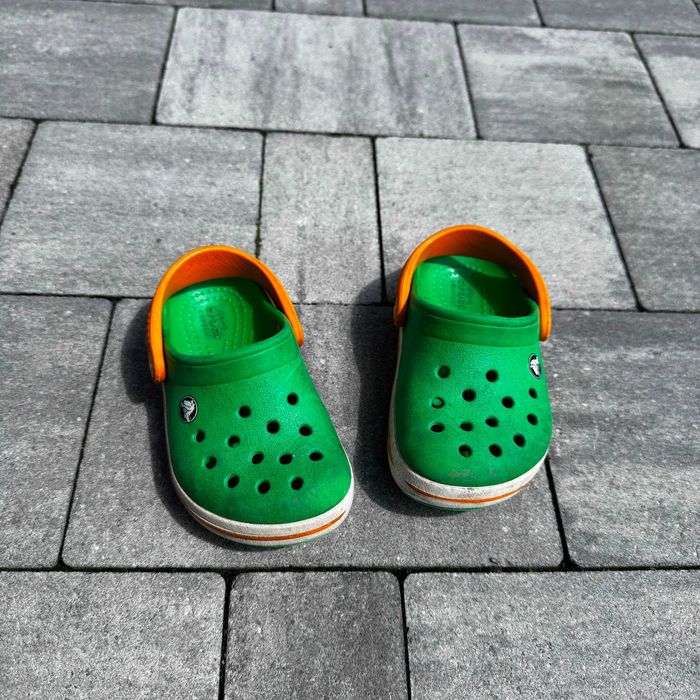 Crocs klapki/sandały dziecięce zielono-pomarańczowe – używane