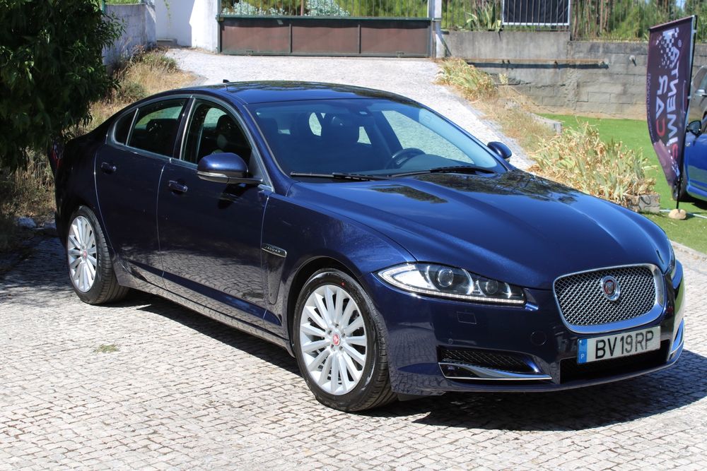 Jaguar XF 2.2 D Luxury Auto (229€/Mês)