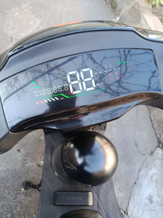 Єлектроскутер Yadea RN чорний