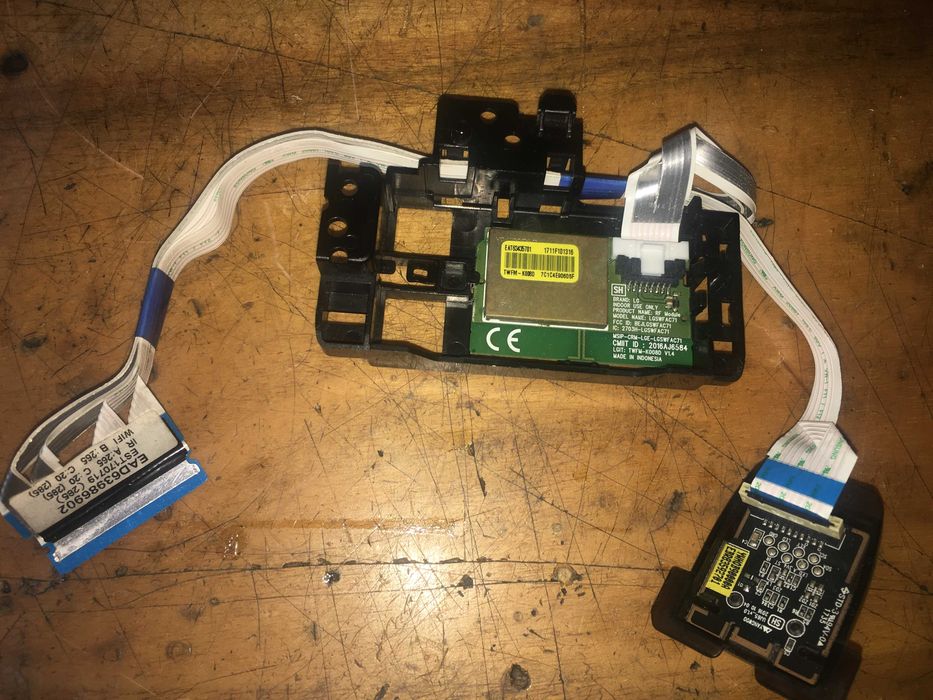 Кнопка питания и ФОТОПРИЁМИК EBR835927011 экранов LG серий  LJ UJ UK