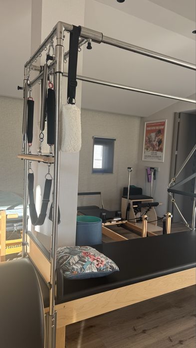 Máquina de Pilates Cadillac / Torre – Quase nova