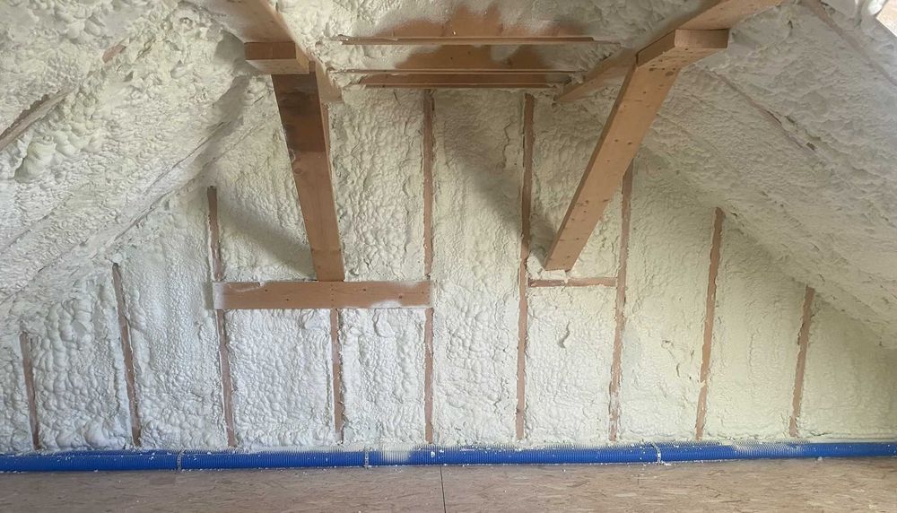 Ocieplenie poddasza piana PUR, ocieplenie pianką PUR