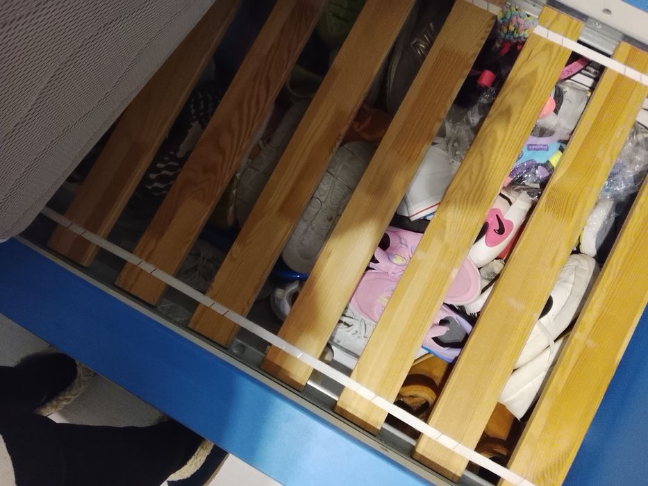 Cama criança Mammut com mesa cabeceira