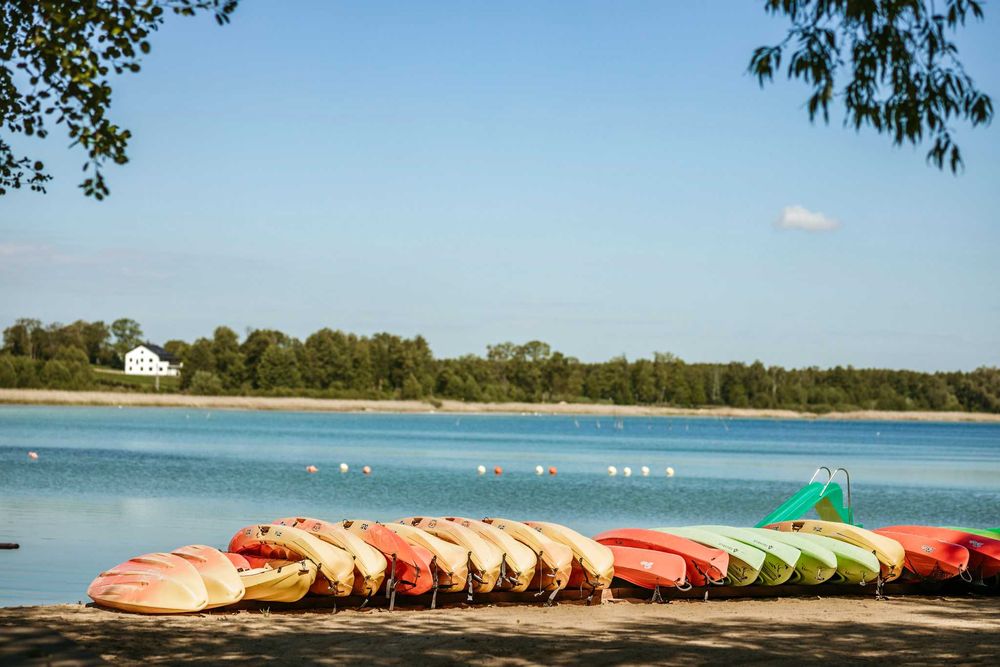 Domki i noclegi dla rodzin nad jeziorem | Majówka | Giewartów