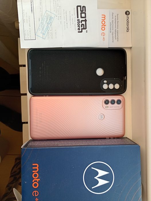 Телефон Motorola E40.