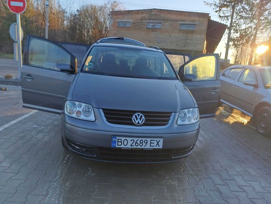 Продам фольксваген Туаран