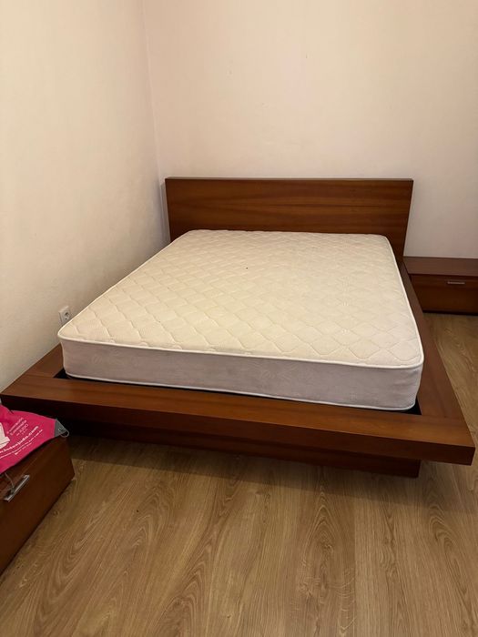 Cama 2,20x1,80m com Estrado + 2 Mesas de Cabeceira — Estilo Moderno | Paços de Ferreira | Pouco Usado