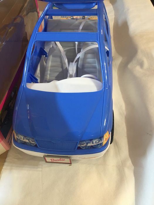 Carro Barbie Picnic SUV + 2 Barbies e 1 Ken