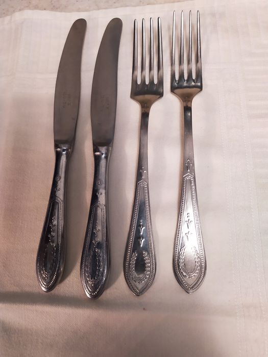 Ложки , виделки , ножі із нержавійки .