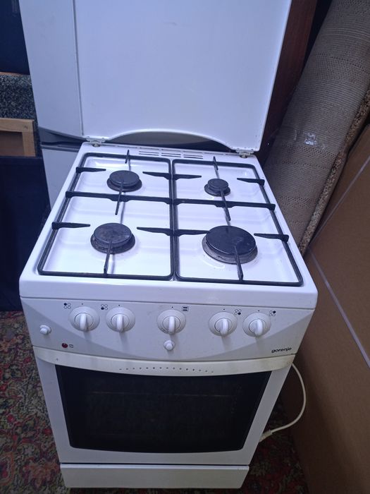 Продам газовую плиту