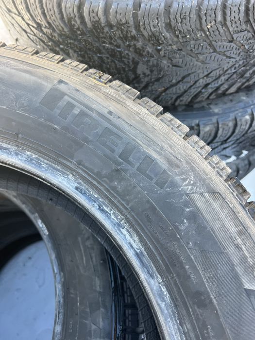 215/65/17 Pirelli ice zero