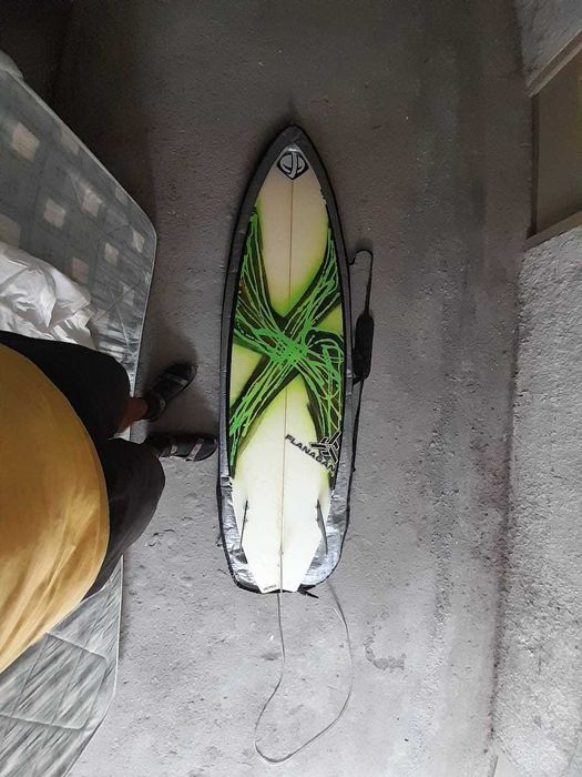 Prancha de surf. Marca: Flanagan (Encaixe para GoPro)