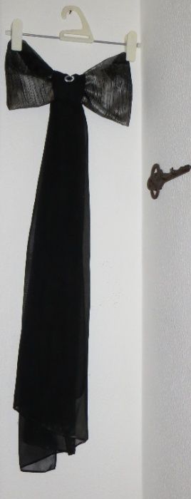 Laço preto e cinza c/ pedra p/ qualquer vestido