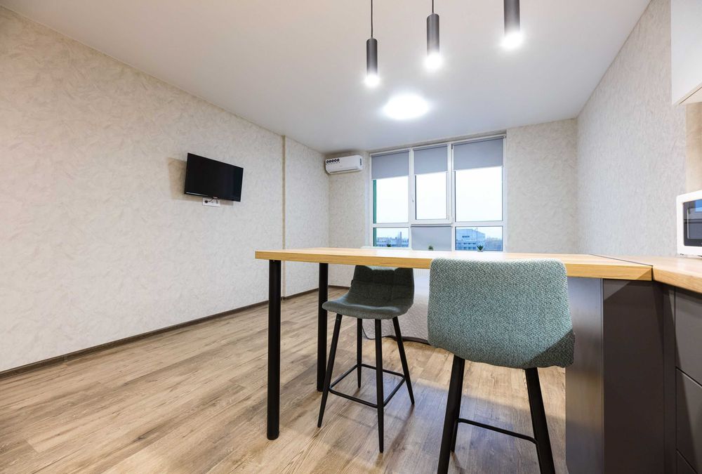 Подобова оренда студії, біля метро, Бажана 17Б. Є укриття.