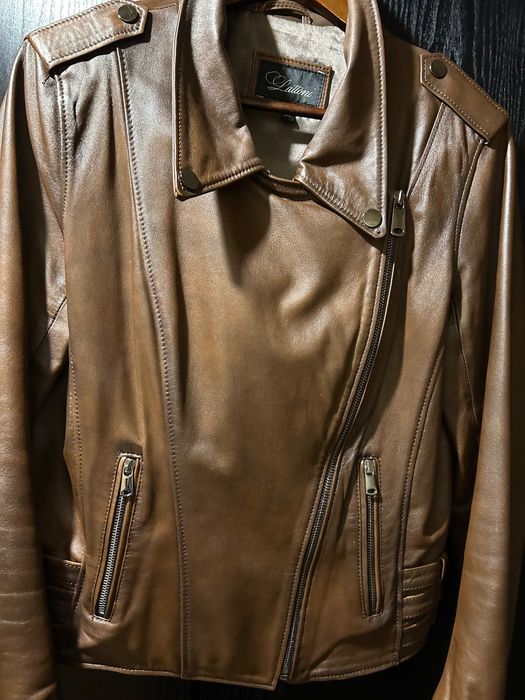 Куртка із натуральної шкіри в коричневому кольорі. 900 грн.