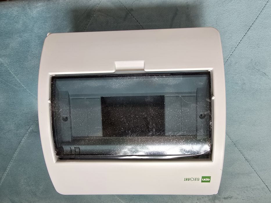 Rozdzielnica elektryczna RN 1x8 Nowa