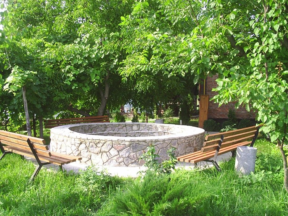 Будинок для бізнесу 10 км від м Миргорода з територією 2 га на р Хорол