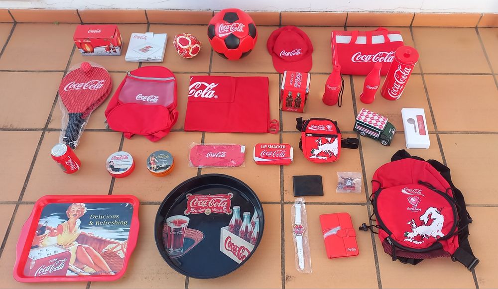 Artigos variados da marca Coca-Cola