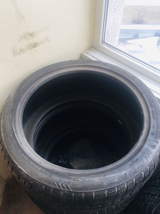 255/40R19 100V XL