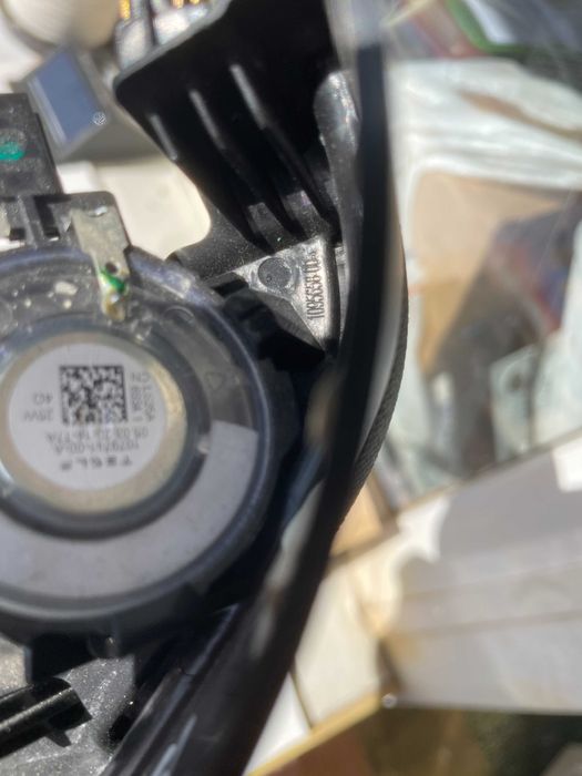 109565800 Угольник зеркала внутр-й сетка динамика двери L tesla modl 3