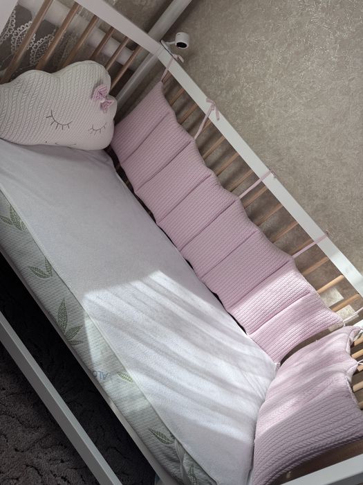Комплект в дитяче ліжко бортики, кокон, подушка, простирадло, наматрац