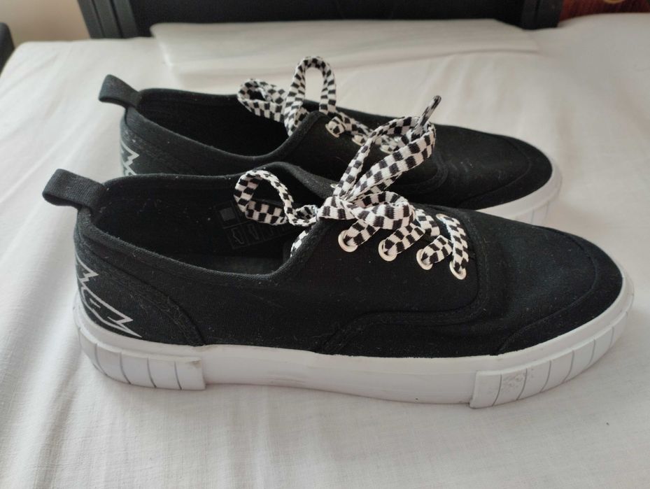 Nowe trampki w rozmiarze 37