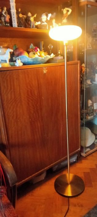 Candeeiro de pé moderno com vidro arte deco