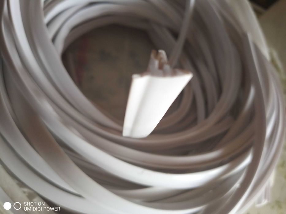 Плинтус для натяжных потолков