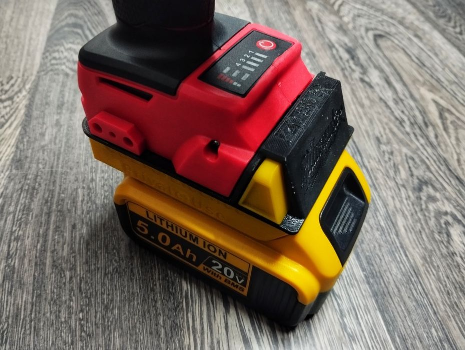 Адаптер перехідник акумулятор DeWALT на інструмент Milwaukee M18