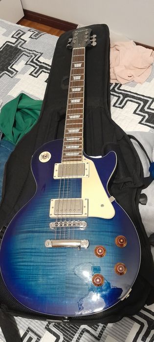 Guitarra, amplificador e mochila