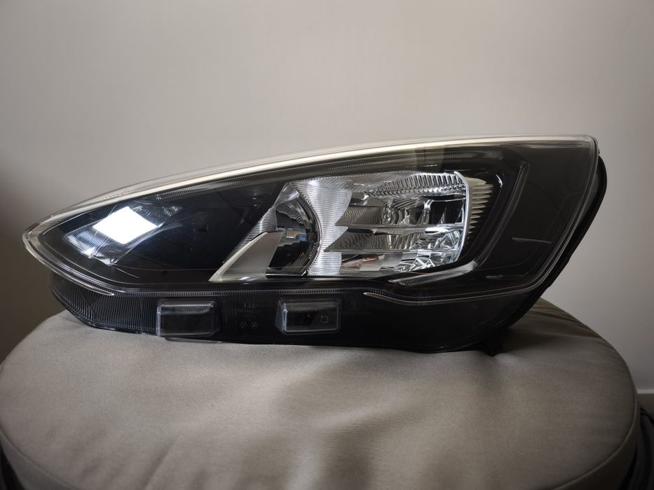 Farol / ótica esquerda Ford Focus MK4