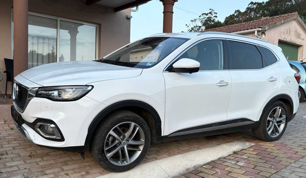SUV moderno, MG EHS 1.5 Plug-in Hybrid de 2022 — photo 4