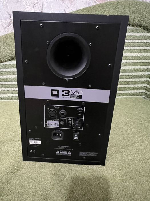 Студійний монітор JBL 306P