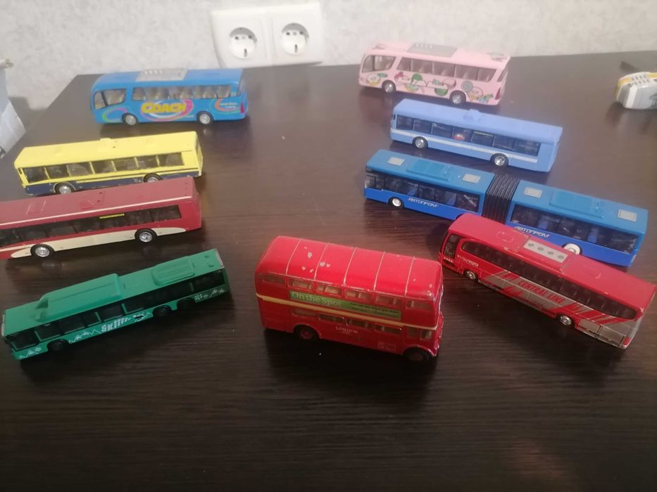 машинки автобуси по 100