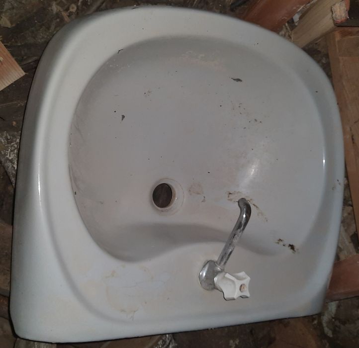 Фарфоровий умивальник 56х47см