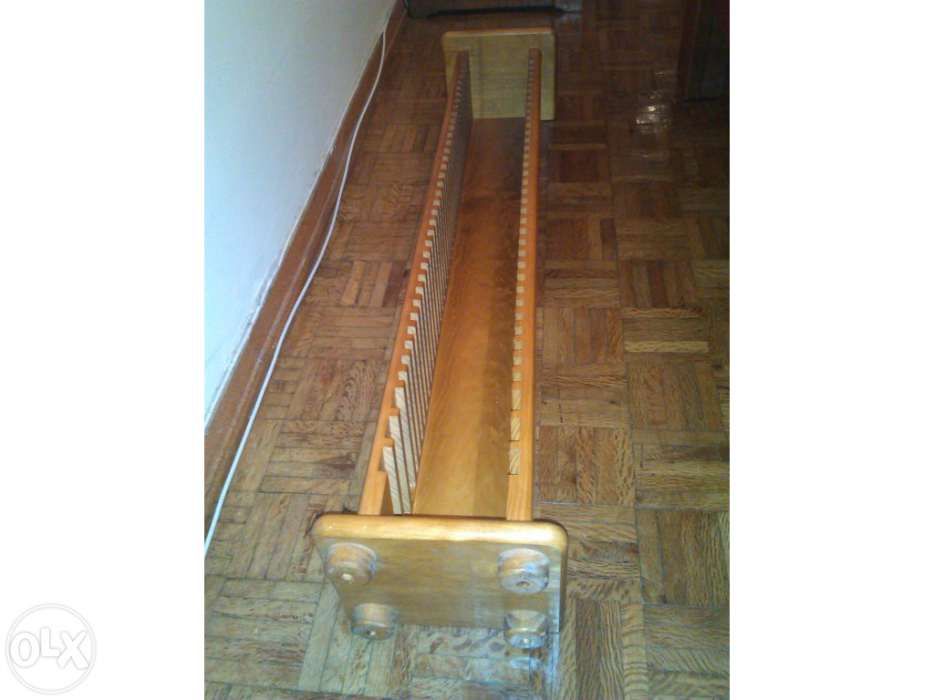 Estante de CDs em Madeira de Pinho