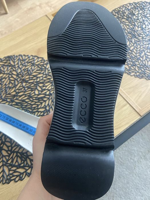Sneakersy ECCO w bardzo dobrym stanie.