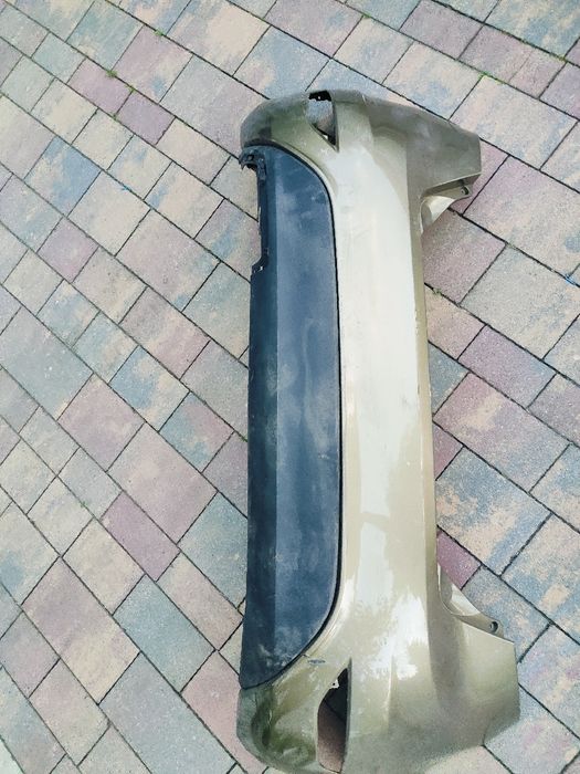 Tylny zderzak Ford Fiesta kolor złoty