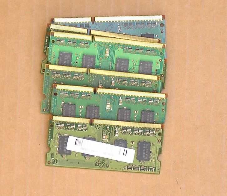 Placas de RAM 4Gb e 1Gb  para portátil