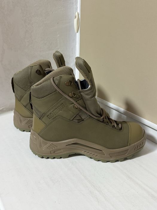 Черевики з високими берцями