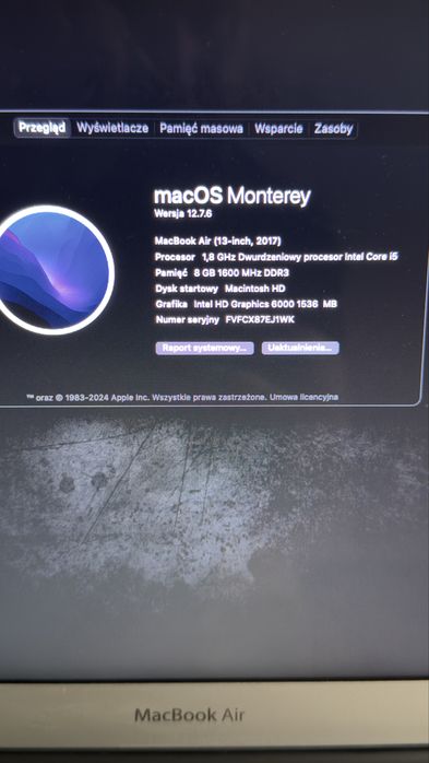MacBook Air igłą