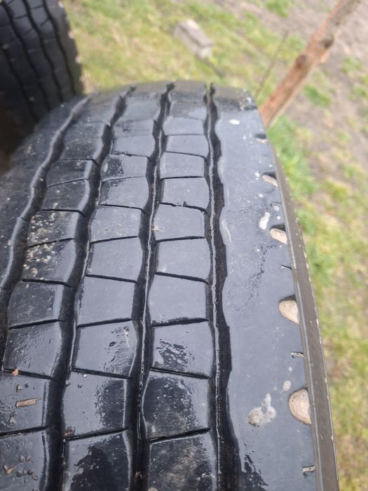 Opony  rozmiar  10.5    17.5 good year