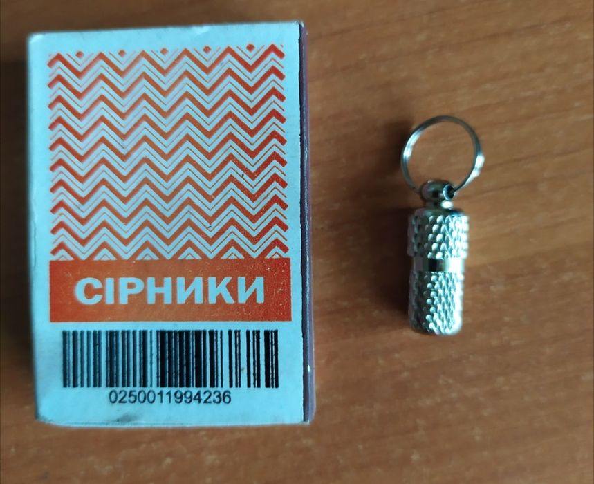 Аксесуари собакам і котикам: лоток, шлея, нашийник ЛЕД, адресник
