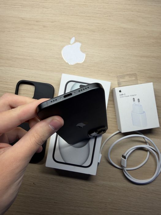 iPhone 15 128gb czarny bateria 87% komplet