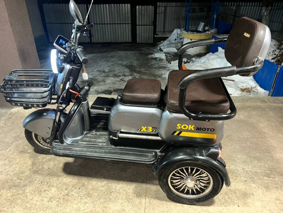 Продам трьохколісний електроскутер