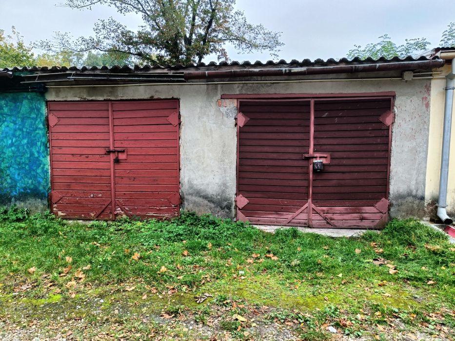 Sprzedam dwa garaże murowane