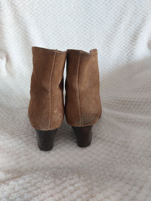 Botki zamszowe, krótkie. Rozmiar 39. Wkładka 25,5 cm. Reserved