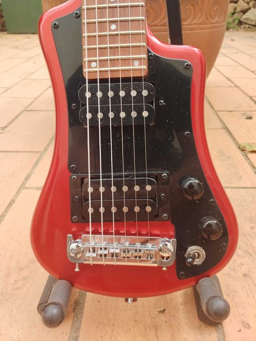 Höfner Shorty Deluxe Electric Travel Guitar / Guitarra