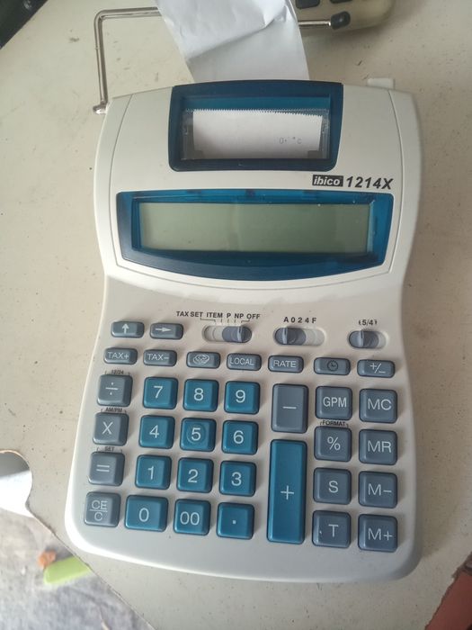 Duas máquinas registradoras . Sharp e Ibico.