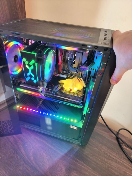 Unikatowy Komputer Gamingowy Pikachu – RX6600XT, i7, 16GB, 1.48TB Gwar